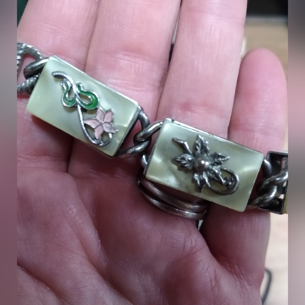 Vintage 7" mother of pearl bracelet